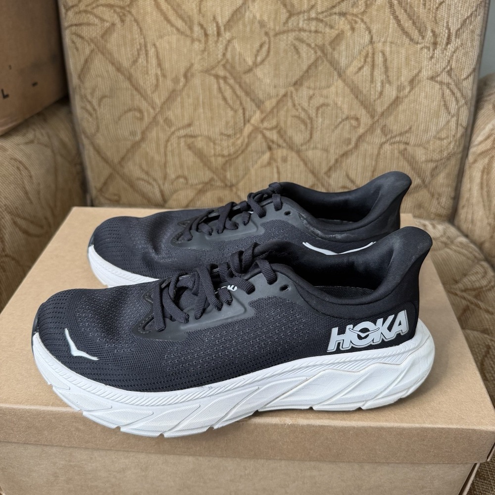 Hoka One One Arahi 7 Black White Knit Sneaker 1147851-BWHT Women's Size 7B EUC!